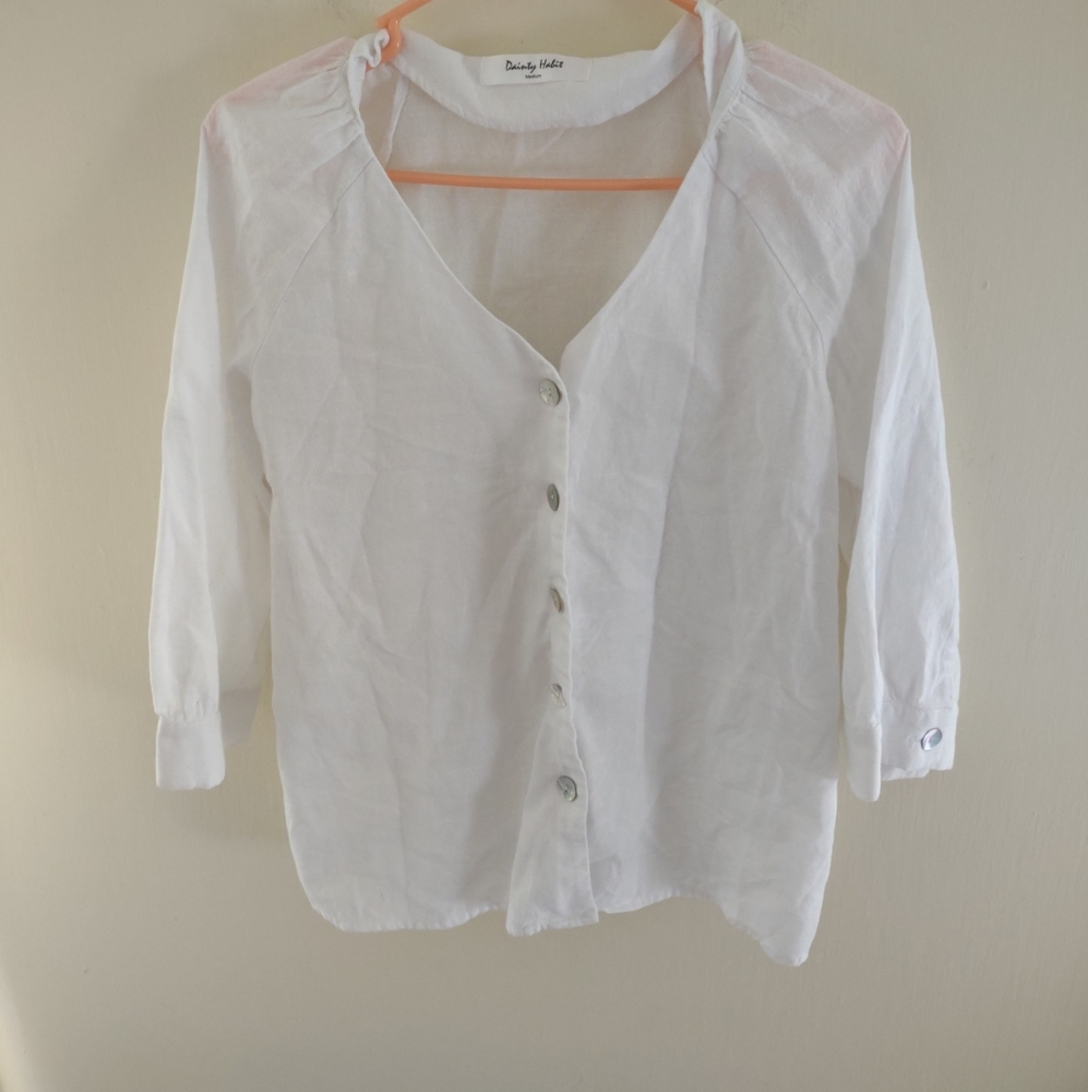 Dainty habit white button down lightweight blouse Medium Classic Bohemian‎